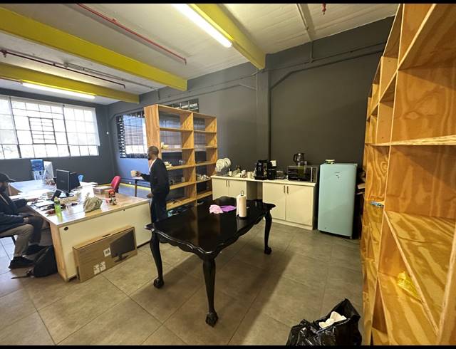 197M² OFFICE TO LET IN WOODSTOCK